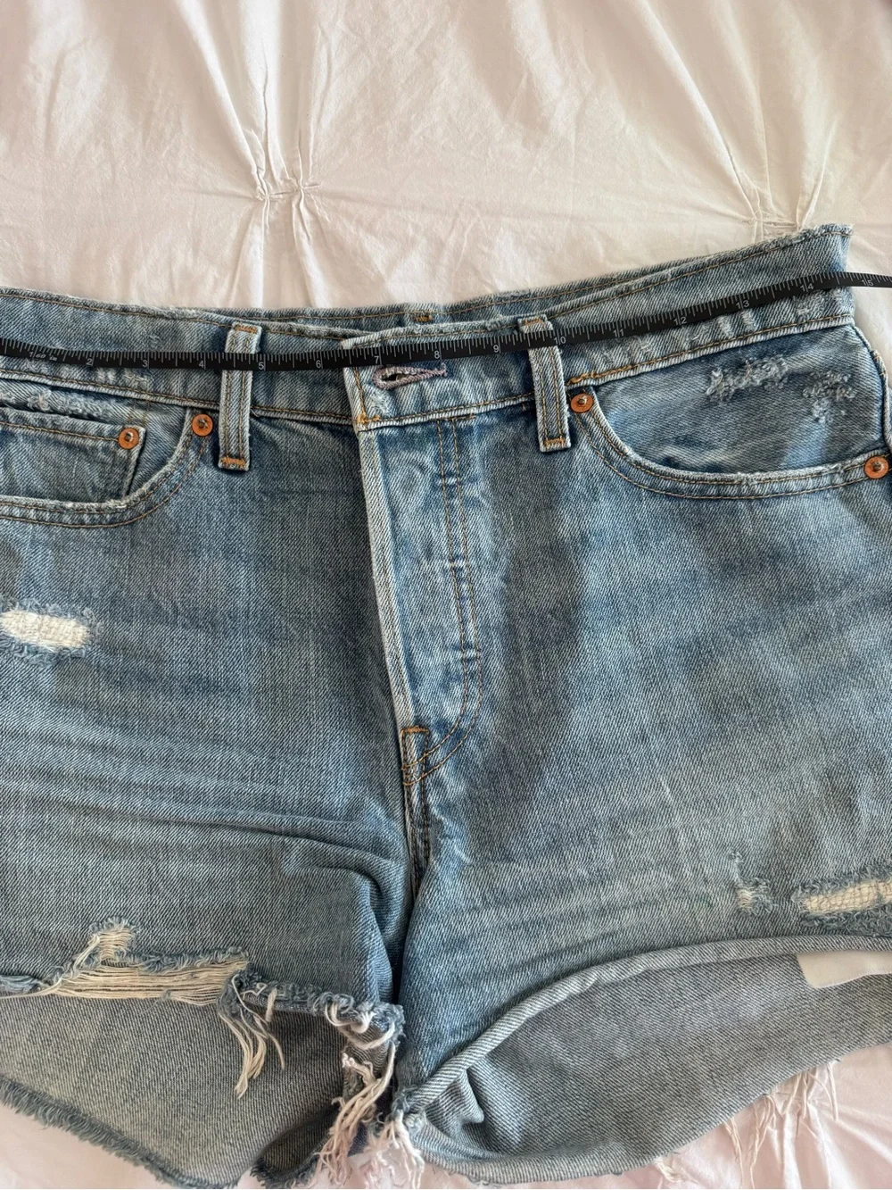 Levis waist 14